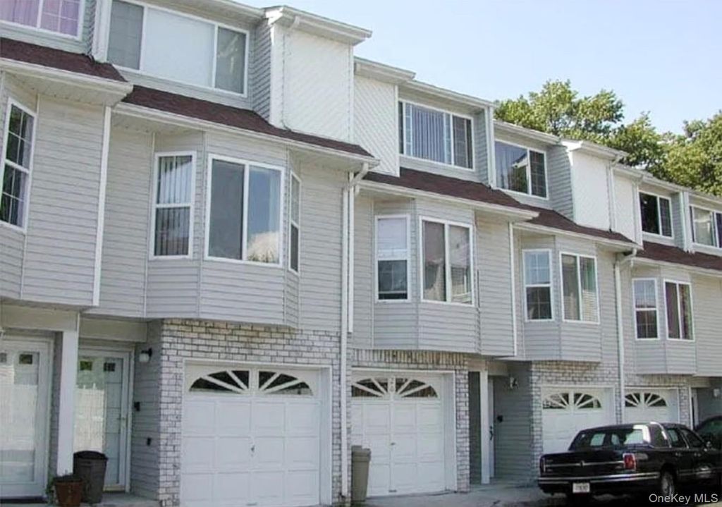 16 Linda Lane, Staten Island, NY 10312