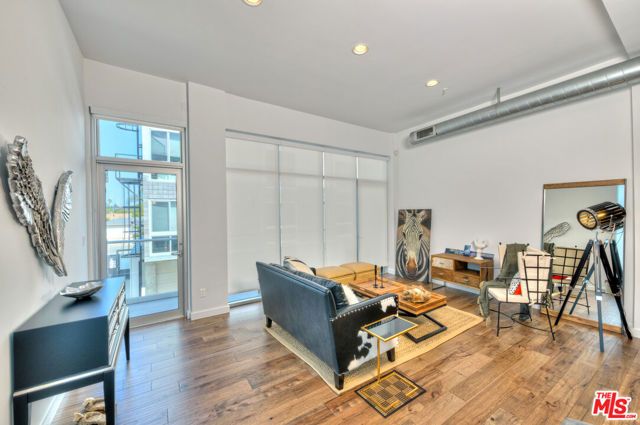 4151 Redwood Avenue 207, Los Angeles, CA 90066