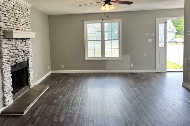 3851 Man O War Blvd, Clarksville, TN 37042
