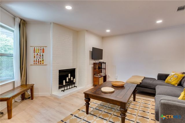 5608 Cougar Drive 117, Austin, TX 78745