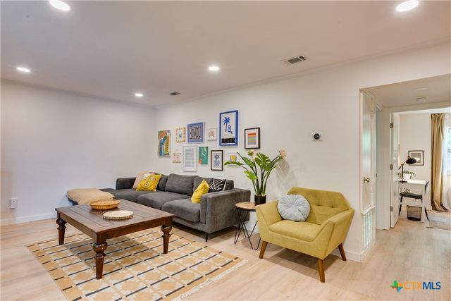 5608 Cougar Drive 117, Austin, TX 78745
