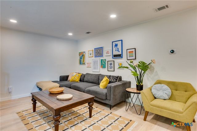 5608 Cougar Drive 117, Austin, TX 78745