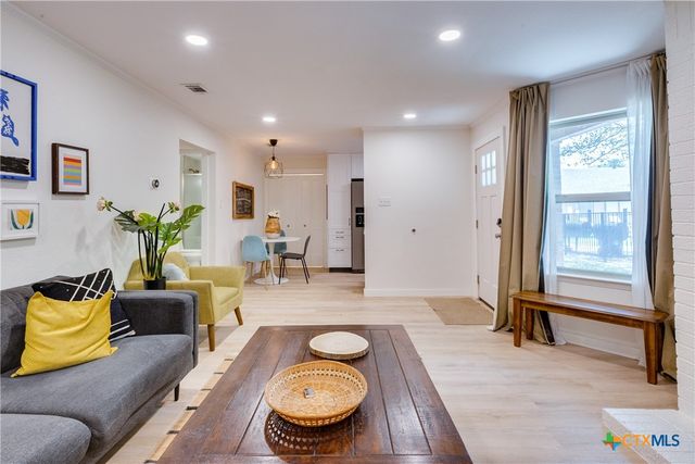 5608 Cougar Drive 117, Austin, TX 78745