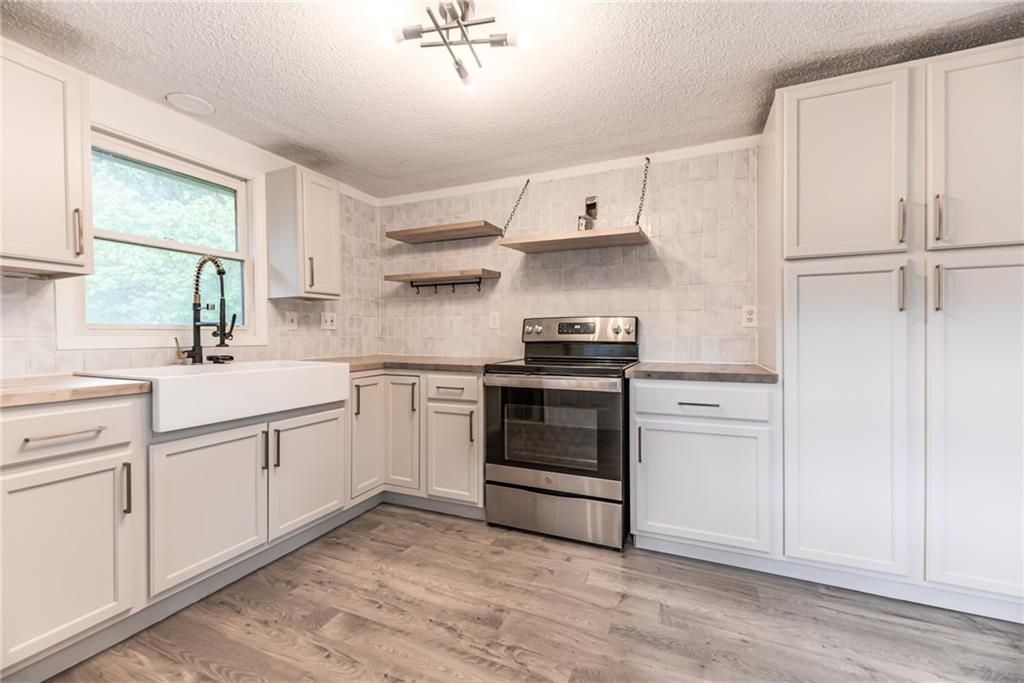 5018 NW Huonker Road, Kansas City, MO 64151