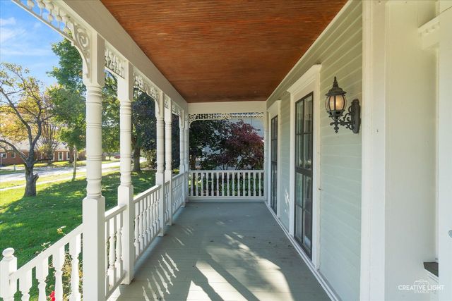 21 N Lincoln Street, Batavia, IL 60510