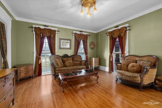 21 N Lincoln Street, Batavia, IL 60510