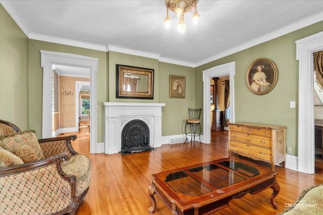 21 N Lincoln Street, Batavia, IL 60510