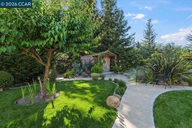 4 Wing Set Pl, Alamo, CA 94507