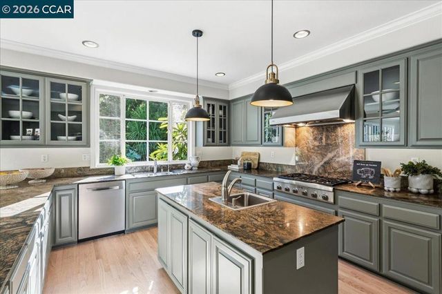 4 Wing Set Pl, Alamo, CA 94507