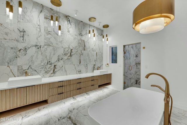 884 West Gate, El Paso, TX 79932