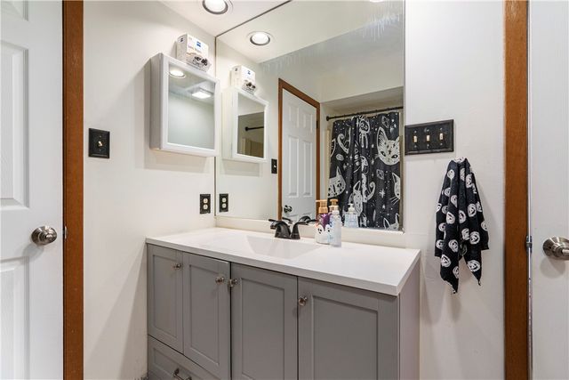 420 Spring Run Dr, Monroeville, PA 15146