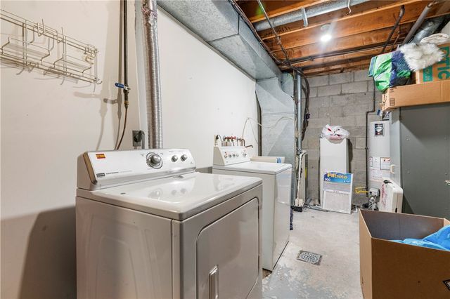 420 Spring Run Dr, Monroeville, PA 15146