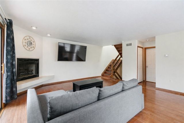 420 Spring Run Dr, Monroeville, PA 15146
