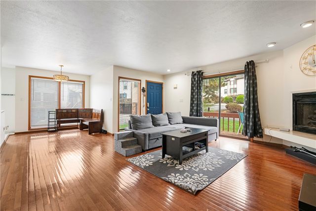 420 Spring Run Dr, Monroeville, PA 15146