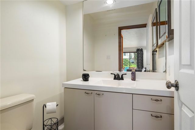 420 Spring Run Dr, Monroeville, PA 15146
