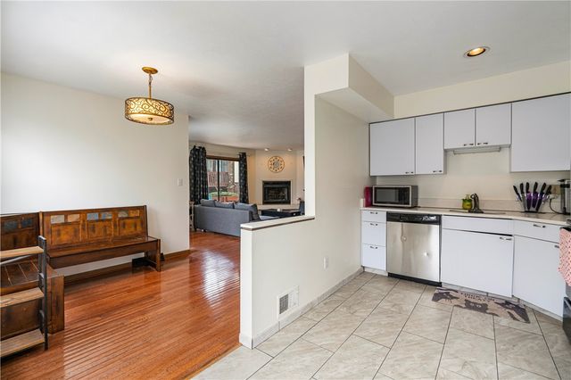 420 Spring Run Dr, Monroeville, PA 15146