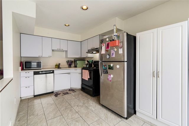 420 Spring Run Dr, Monroeville, PA 15146
