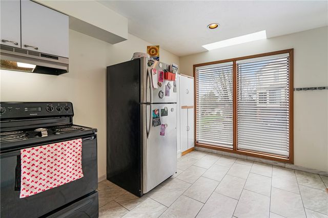 420 Spring Run Dr, Monroeville, PA 15146
