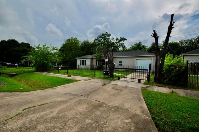 7622 Darnay Drive, Houston, TX 77033