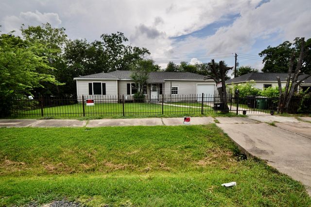 7622 Darnay Drive, Houston, TX 77033
