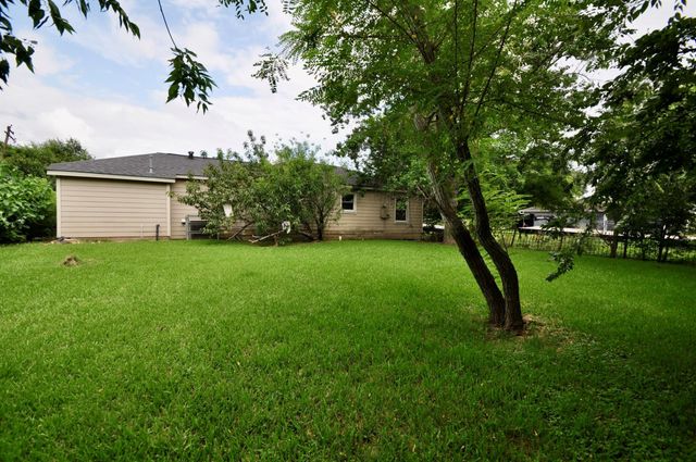 7622 Darnay Drive, Houston, TX 77033