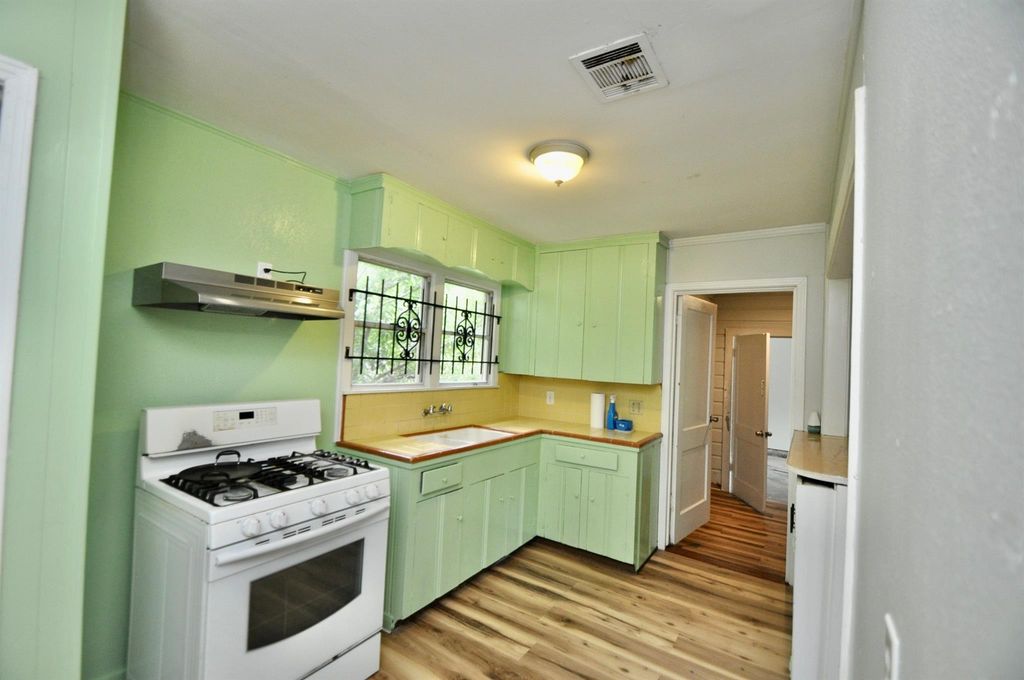 7622 Darnay Drive, Houston, TX 77033