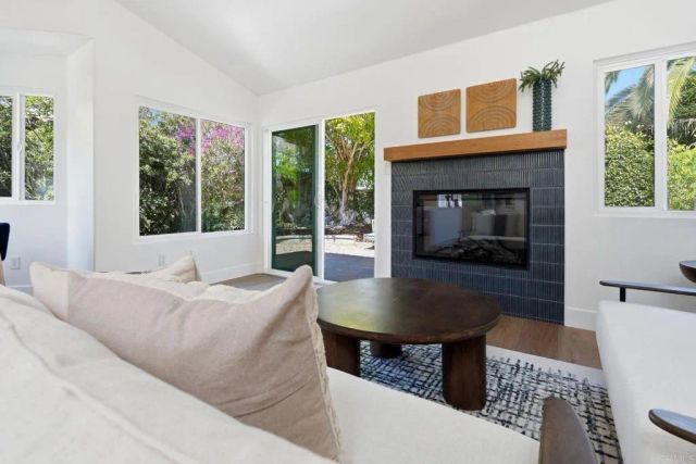 630 Poinsettia Park North, Encinitas, CA 92024