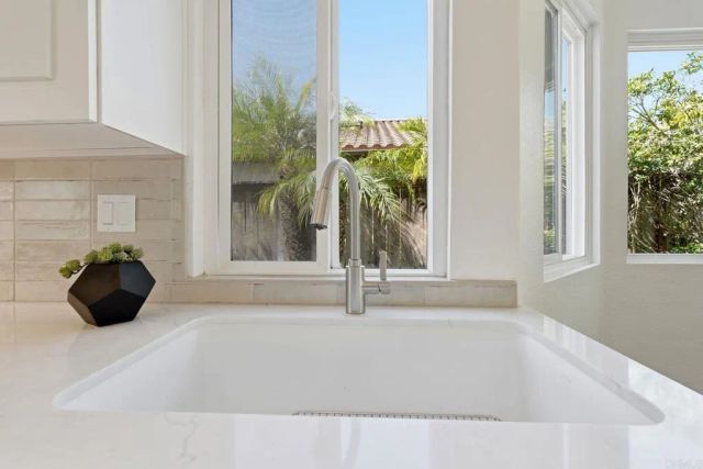 630 Poinsettia Park North, Encinitas, CA 92024