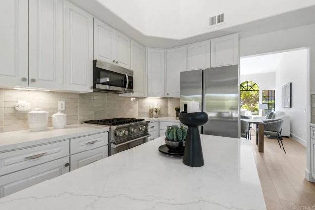 630 Poinsettia Park North, Encinitas, CA 92024