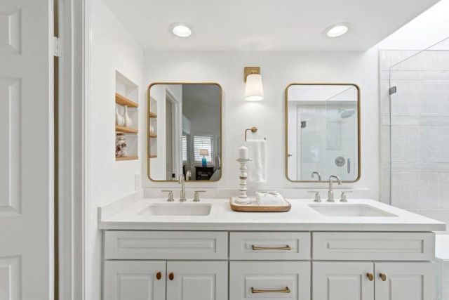 630 Poinsettia Park North, Encinitas, CA 92024