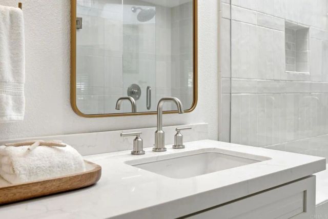 630 Poinsettia Park North, Encinitas, CA 92024