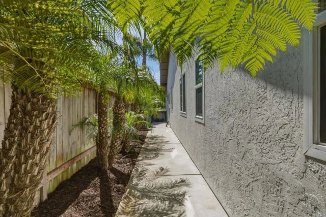 630 Poinsettia Park North, Encinitas, CA 92024