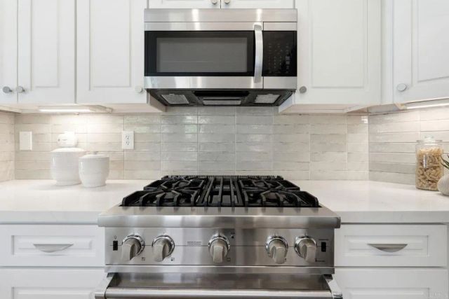 630 Poinsettia Park North, Encinitas, CA 92024