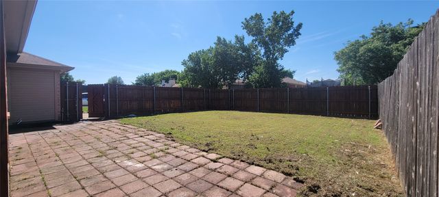 2717 Creek Crossing Road, Mesquite, TX 75181