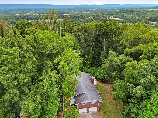 2824 Ridgecrest Drive, Chattanooga, TN 37406