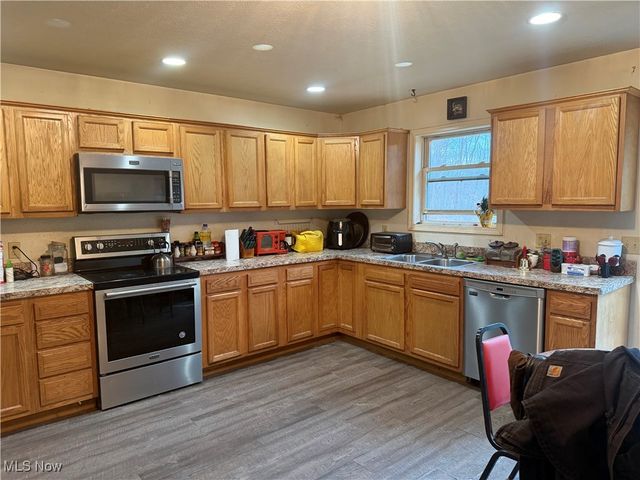 5854 Cutten Avenue, North Lawrence, OH 44666