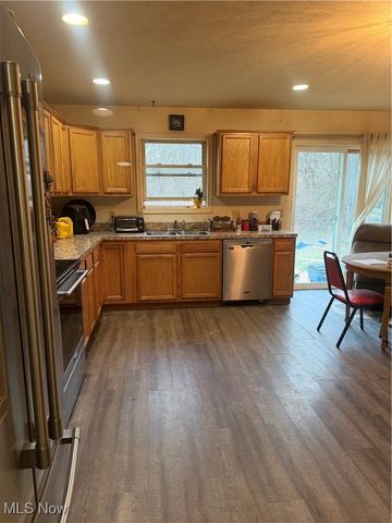 5854 Cutten Avenue, North Lawrence, OH 44666