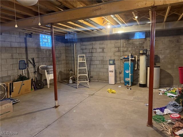 5854 Cutten Avenue, North Lawrence, OH 44666