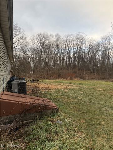 5854 Cutten Avenue, North Lawrence, OH 44666