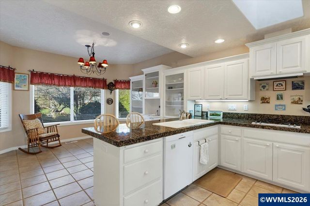 838 Hazeltine Av SE, Salem, OR 97306