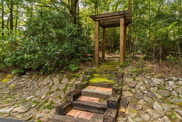 51 Cornerstone Court, Mccaysville, GA 30555