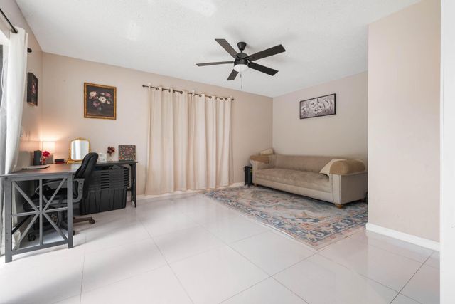 4643 Holly Lake Drive, Lake Worth, FL 33463