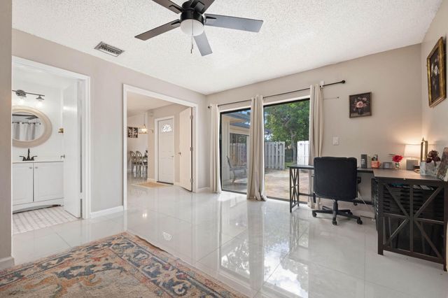 4643 Holly Lake Drive, Lake Worth, FL 33463
