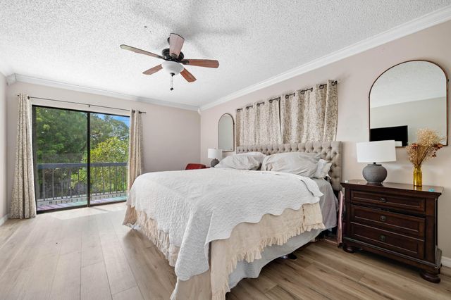 4643 Holly Lake Drive, Lake Worth, FL 33463