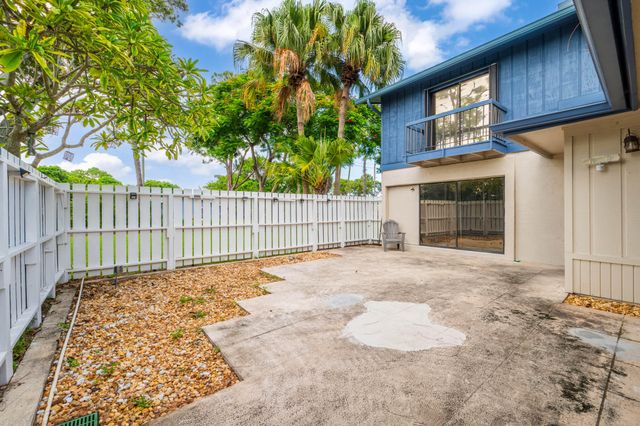 4643 Holly Lake Drive, Lake Worth, FL 33463