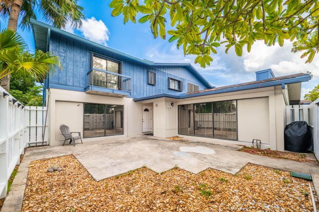 4643 Holly Lake Drive, Lake Worth, FL 33463