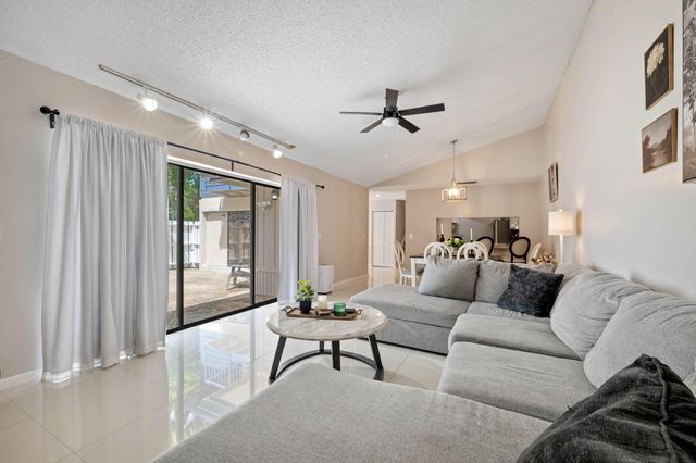 4643 Holly Lake Drive, Lake Worth, FL 33463