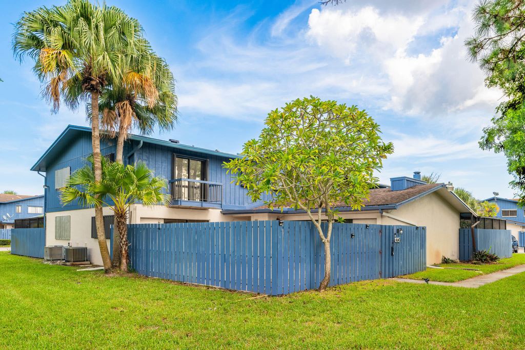 4643 Holly Lake Drive, Lake Worth, FL 33463