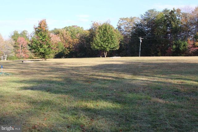 5274 BURR HILL RD, Rhoadesville, VA 22542