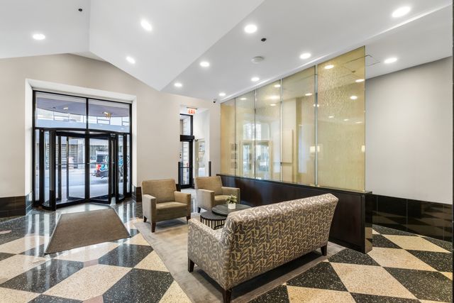 111 W Maple Street 1711, Chicago, IL 60610